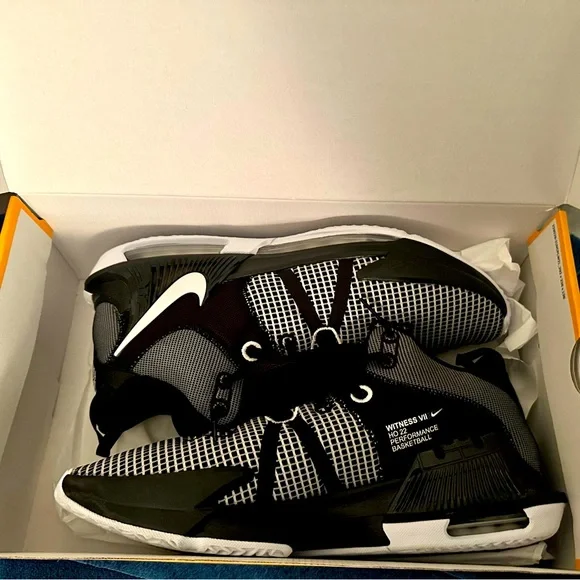 Nike | Shoes | Mens Lebron James Witness 7 Basketball Size 5  display picture 1